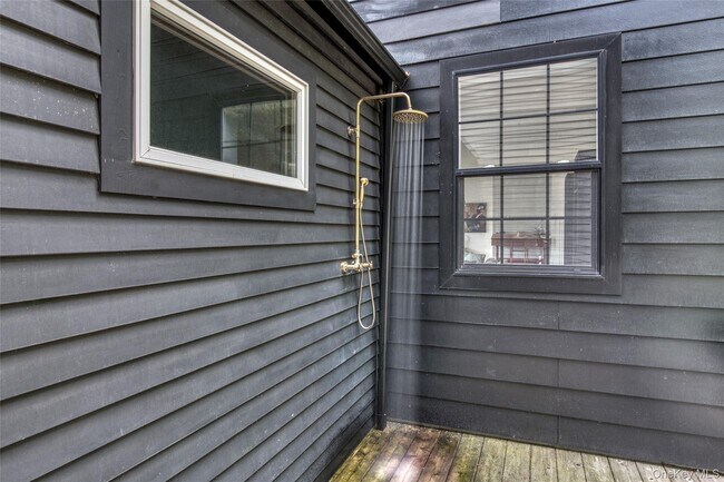 Building Photo - 745 Golf View Ct