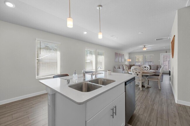 Building Photo - 18627 Etta Pnes Cir