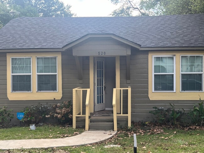 Building Photo - 520 Jones St