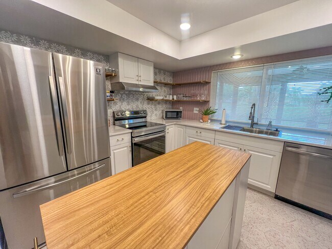 Building Photo - 1323 Torreya Cir