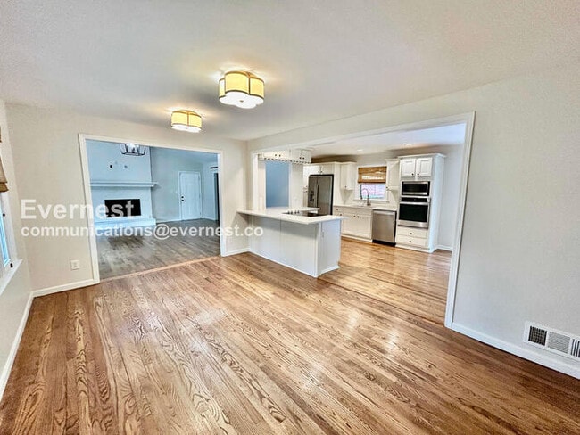 Building Photo - 210 Pinetree Cir