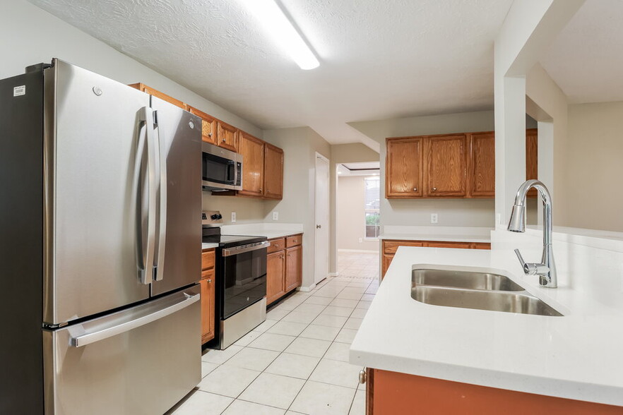 Building Photo - 18415 Willow Moss Dr