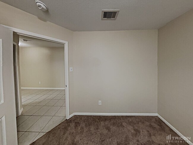 Building Photo - 425 Palomino Stand Dr