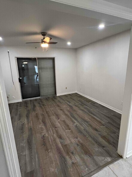 Building Photo - 865 Wilshire Blvd