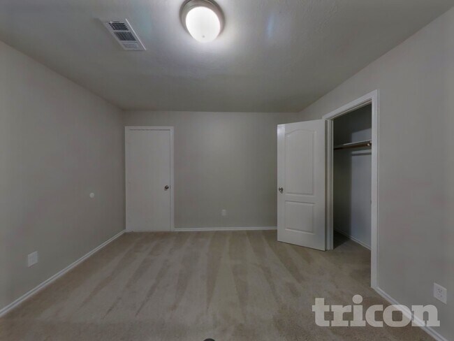 Building Photo - 21207 Woodland Green Dr