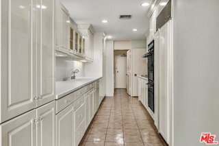 Building Photo - 1333 S Beverly Glen Blvd
