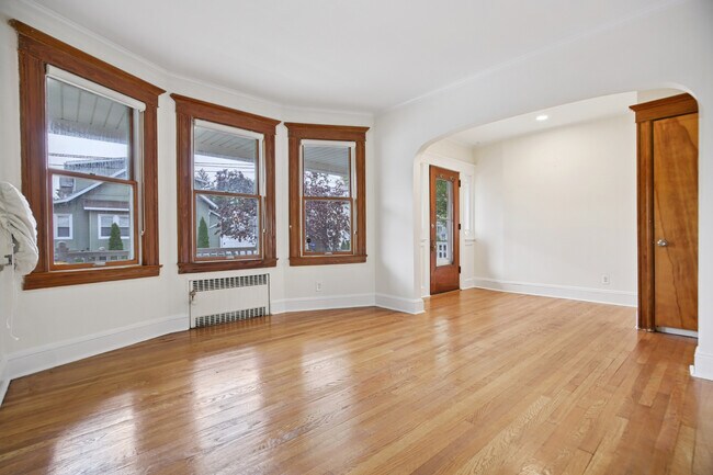 Building Photo - 166 Franklin Ave