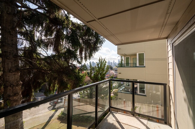 Building Photo - 569 Lee St