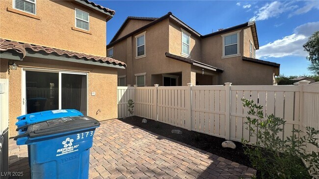 Building Photo - 3173 Color Palette Ave