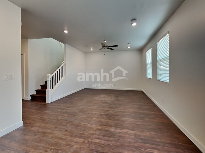 Building Photo - 2128 W Alicia Dr