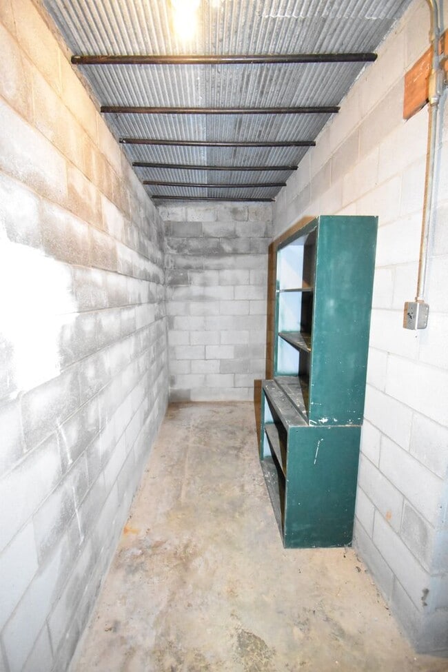 Building Photo - 2 Bedroom Pet Friendly Home For Rent!
