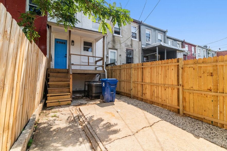 Building Photo - 2134 W Fayette St