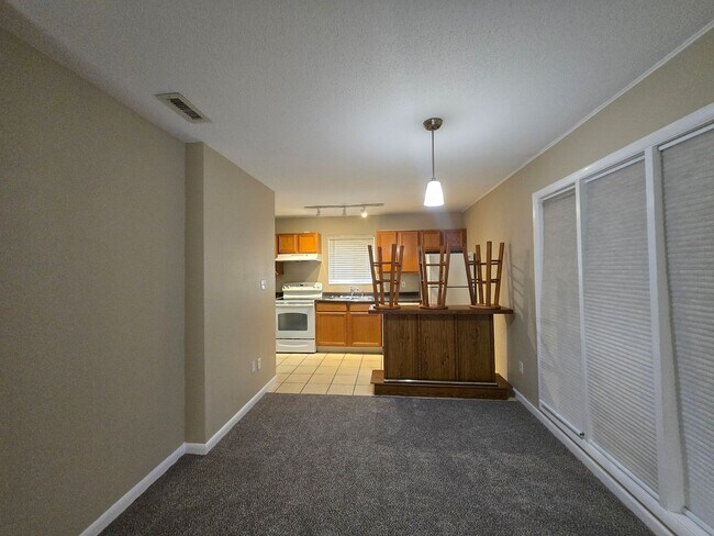 Building Photo - 2 bedroom, 2 bath/1st Floor Unit in Hawthorne Reserve