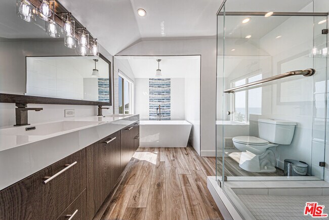 Building Photo - 18055 Coastline Dr