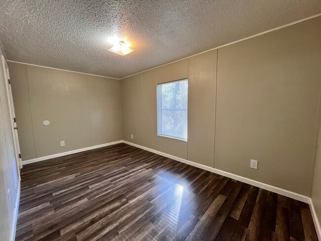 Building Photo - 31927 Seminole Rd