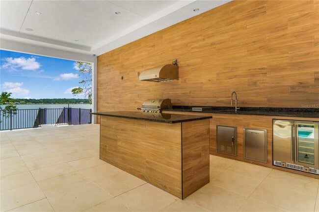 Building Photo - 15023 Pendio Dr