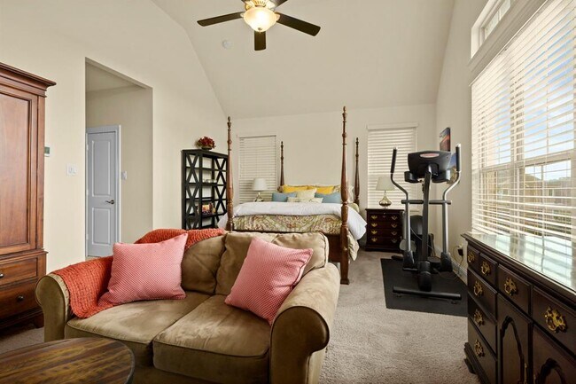 Building Photo - 8406 Oak Leaf Point Dr