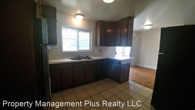 Building Photo - 4 br, 1.5 bath House - 1011 Yeager Dr