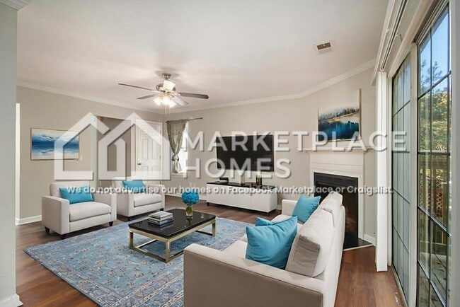 Building Photo - 2033 Charter Ln