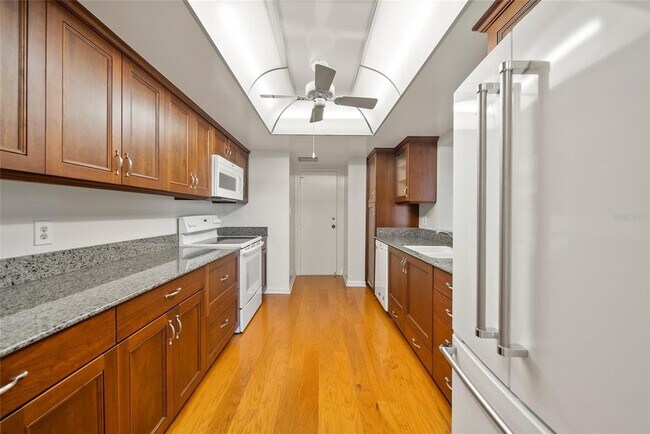 Building Photo - 2611 Bayshore Blvd