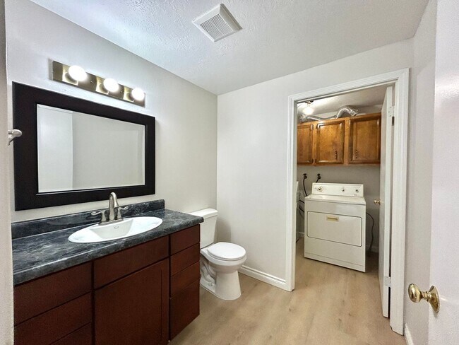 Building Photo - Large 4 Bed, 2.5 Bath House! Landscaping Included!
