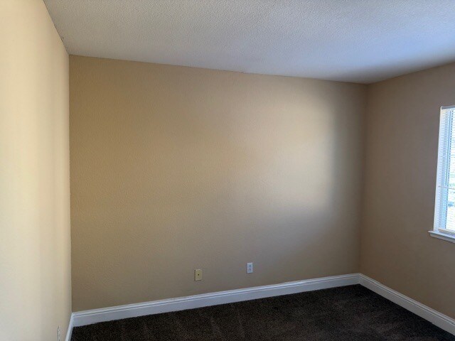 Building Photo - 2829 Hawkins Ln