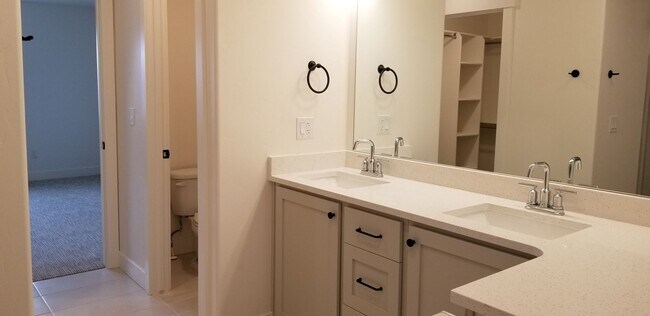 Building Photo - BRAND NEW TOWN HOME READY TO MOVE IN