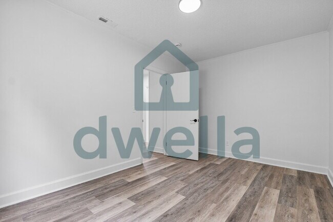 Building Photo - Completely Renovated 3-Bedroom Home | Stunning Kitchen | Convenient Sumter Location