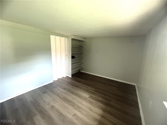 Building Photo - 8239 Suncoast Dr