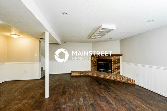 Building Photo - 3 Bedroom Pet-Friendly Home in LOUISVILLE,...