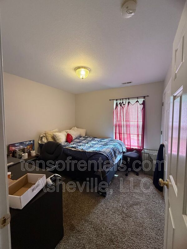 Building Photo - 23 Scottish Cir