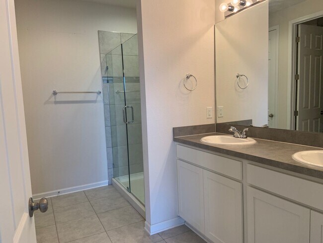 Building Photo - 816 Redtail Ln