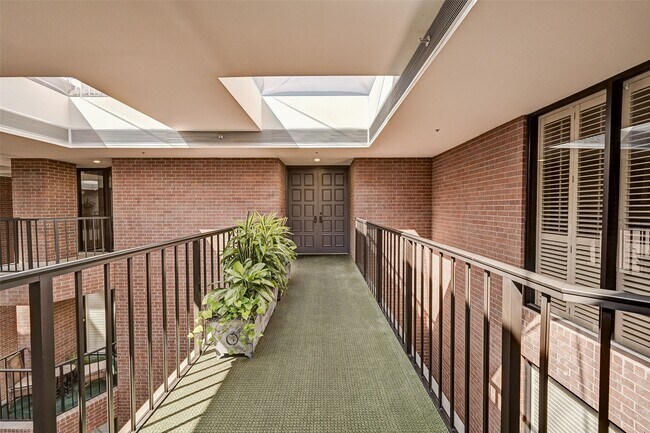 Building Photo - 9333 Memorial Dr