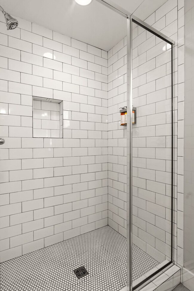 Building Photo - 559 Veritas St