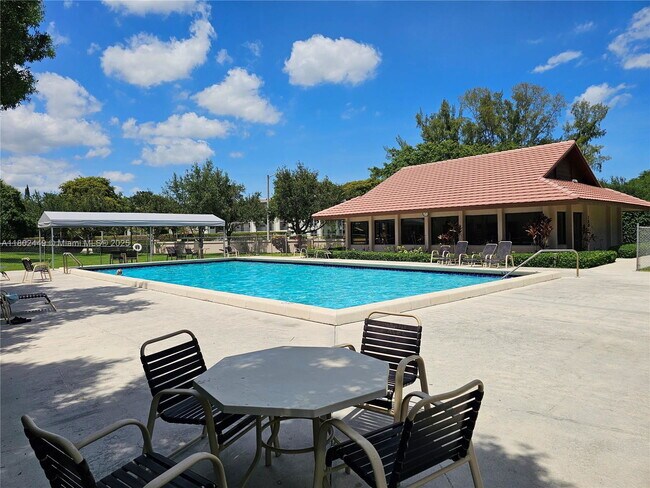 Building Photo - 9520 Seagrape Dr