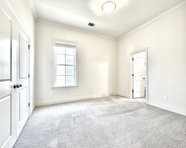 Building Photo - Cottage-Style 3BR Home in Americana