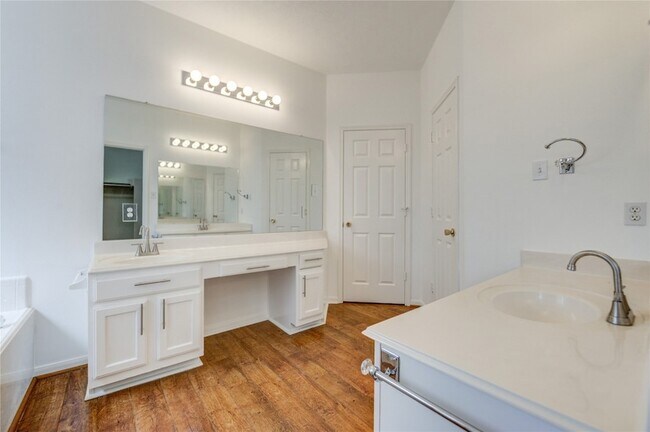 Building Photo - 16464 Beewood Glen Dr