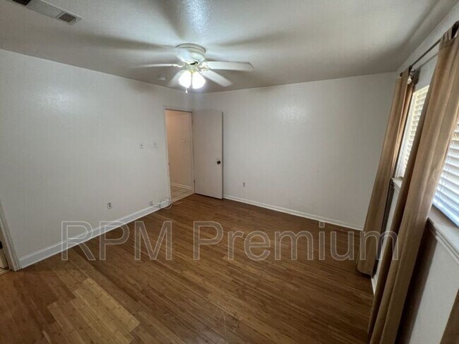 Building Photo - 8823 Cefalu Dr