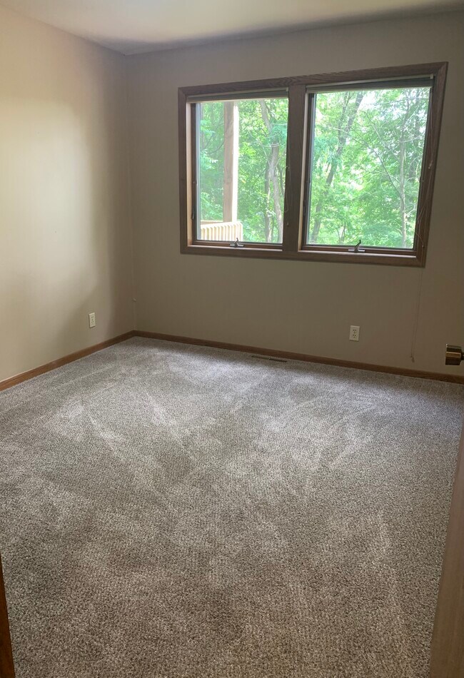 Bedroom - 307 River St