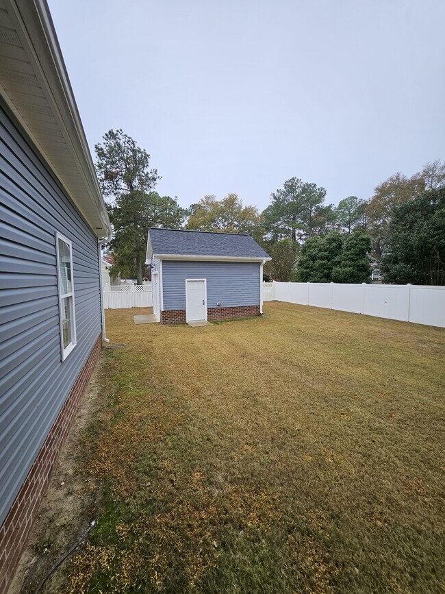 Building Photo - 104 Pioneer Trails Dr