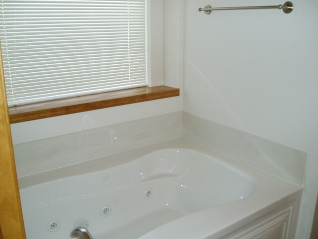 Building Photo - 3 Bed + Office - Private Master Suite - Mo...