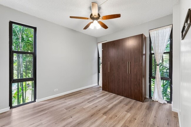 Building Photo - Kailua - End unit - amenities gallore - 3 bed, 2 bath Available NOW !