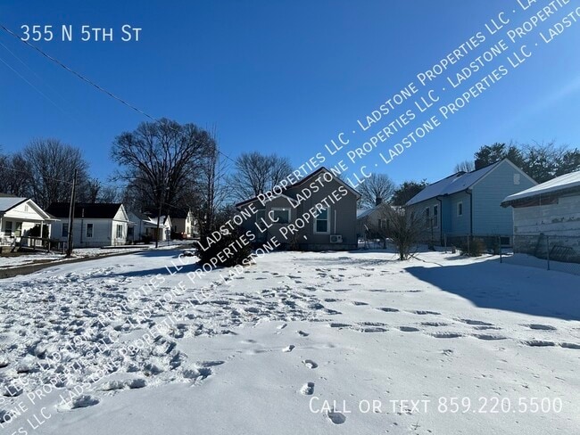 Building Photo - 355 N 5th St