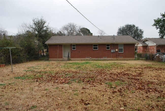 Building Photo - 2005 Shawnee St
