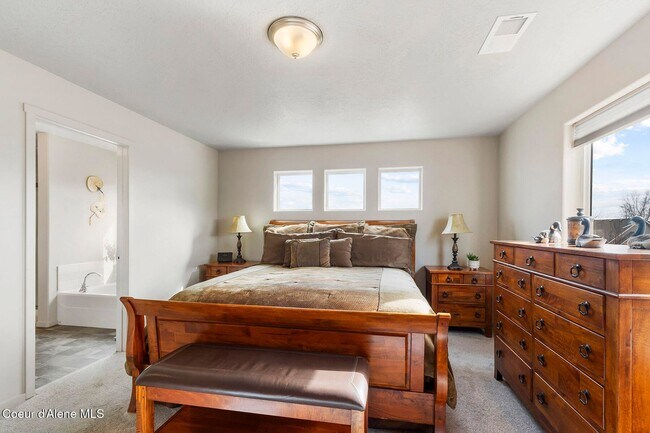 Building Photo - Spacious 4BR + Loft Home in Desirable North Place Community — Post Falls