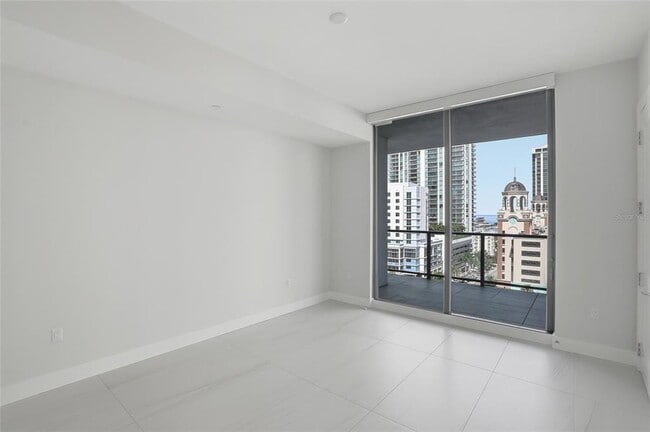 Building Photo - 275 1st Ave S