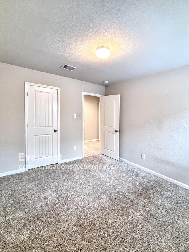 Building Photo - 7418 Highland Chase Dr