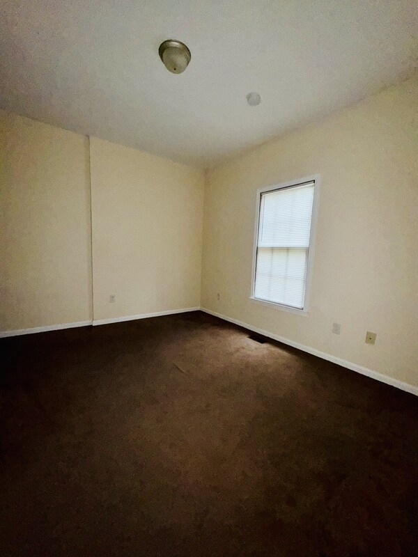 Building Photo - 1323 E 10th St