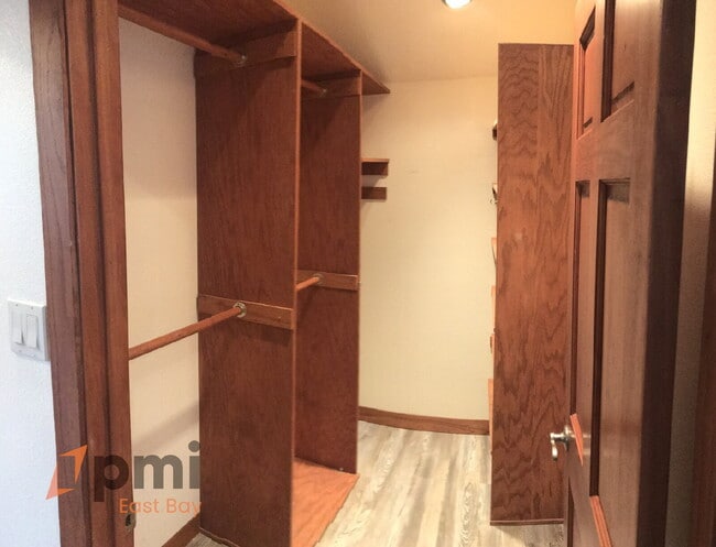 Building Photo - 539 Palms Dr