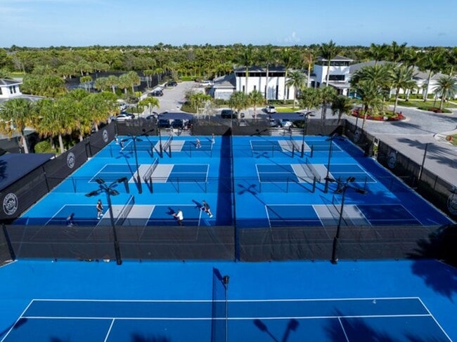 Building Photo - 17081 Five Waters Ave